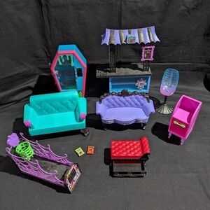 Monster High Student Lounge Coffin Bean Lounge & Secret Creeper Furniture Pieces
